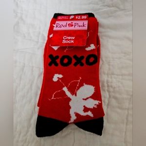 ⚠️Free bundle item- NWT valentines socks